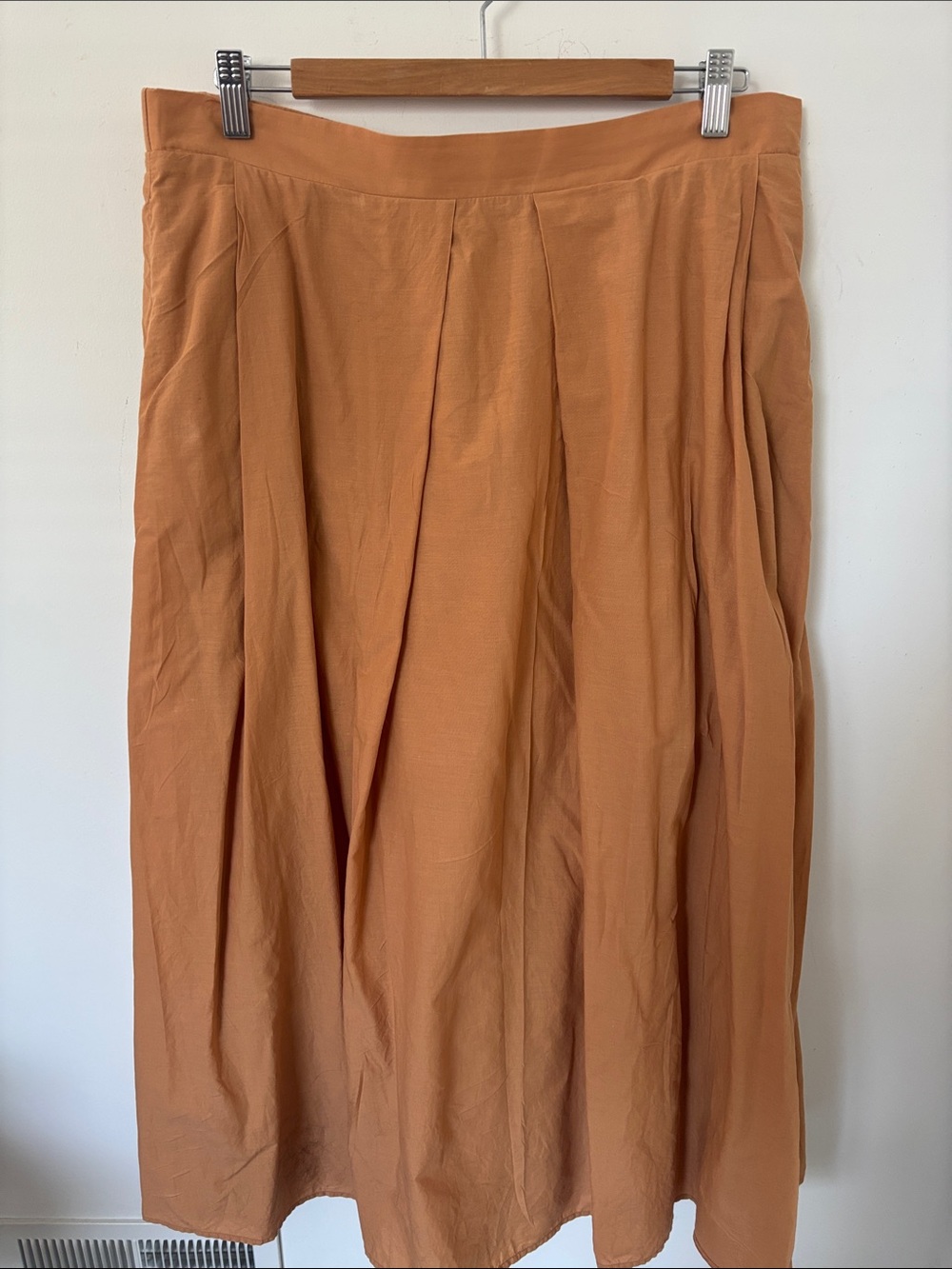 DKNY cotton midi skirt, cotton, tan, lined above the knee, side zip, size L